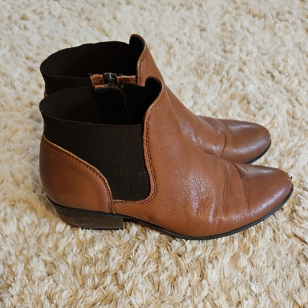 Steve Madden Tan Leather Chelsea Boots